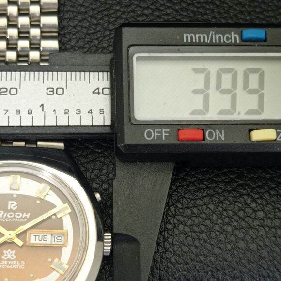 Vintage 1986 Ricoh Automatic Mens Silver Watch W/daydate & Brown accents - Picture 7 of 10